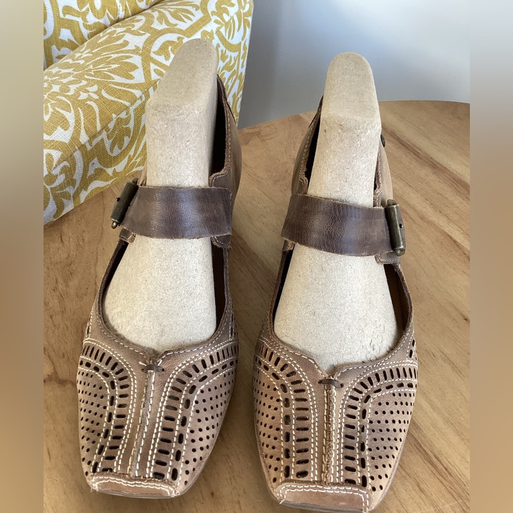 Pikolinos brown leather shoe